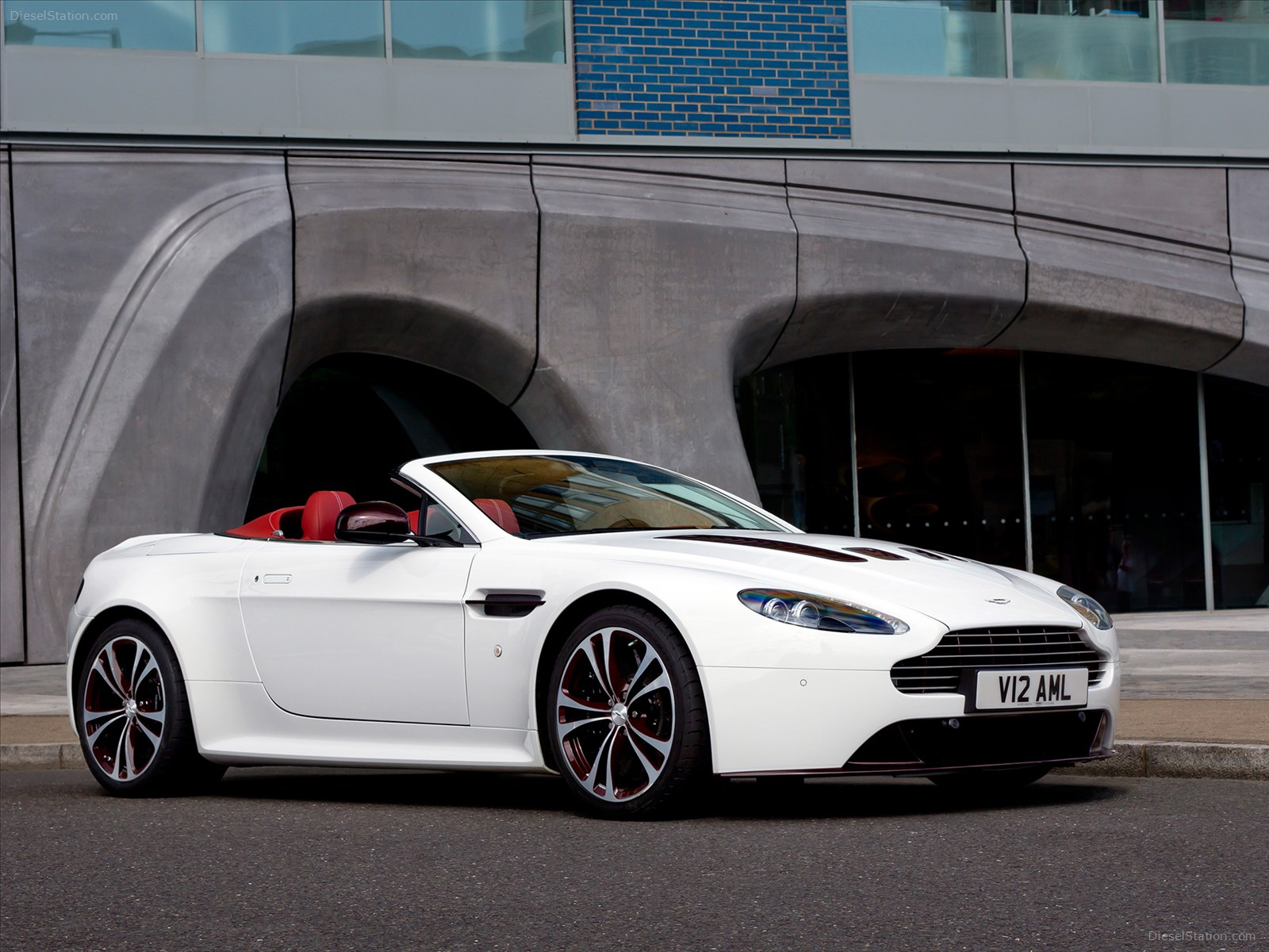 Aston Martin V12 Vantage Roadster 2013